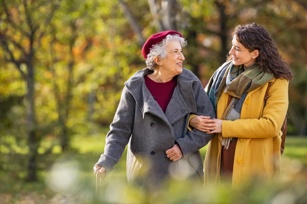 24 Stunden Betreeung Spazieren Mit Seniorin